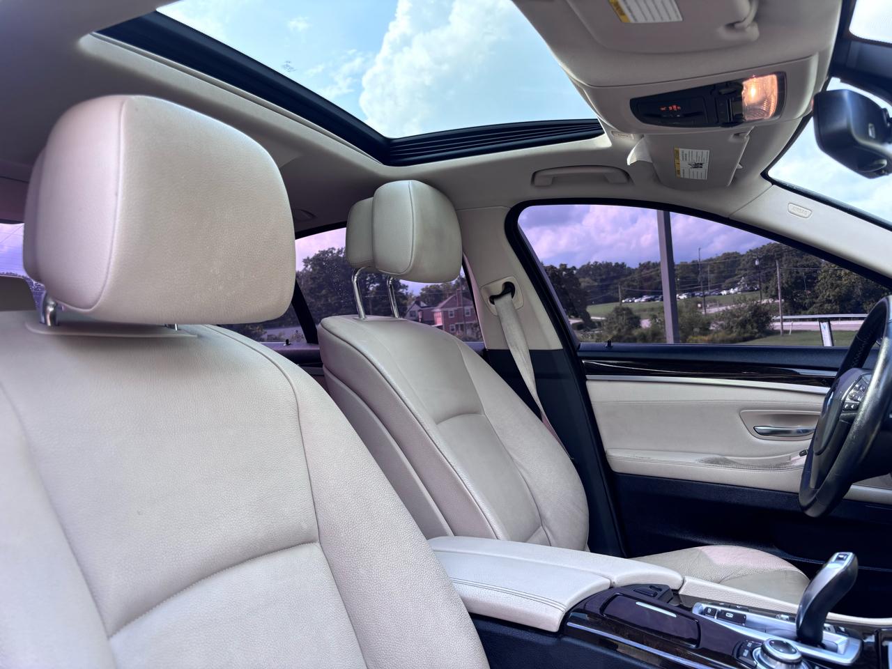 BMW 528i Base 2012