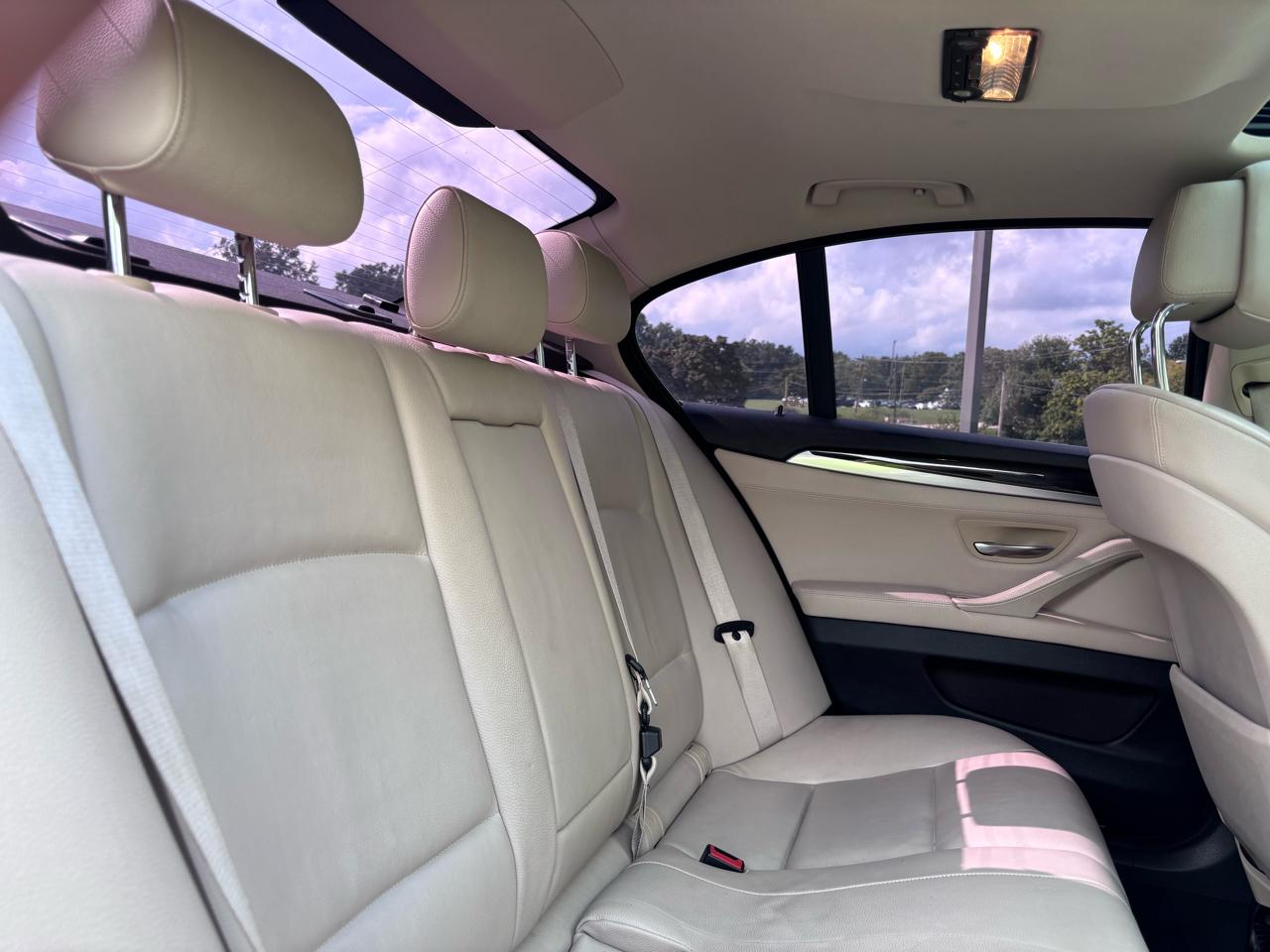 BMW 528i Base 2012