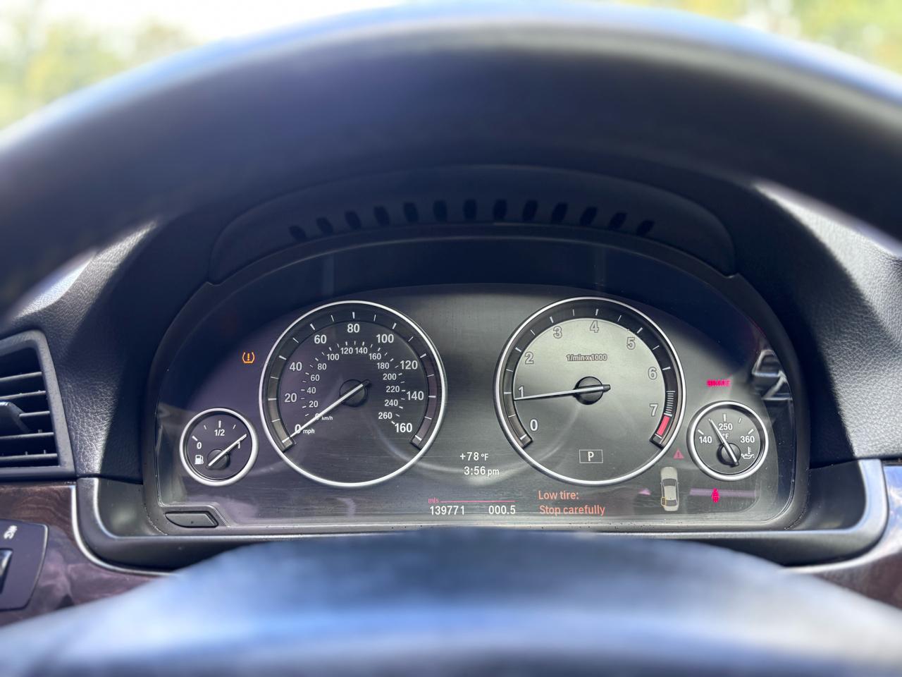 BMW 528i Base 2012
