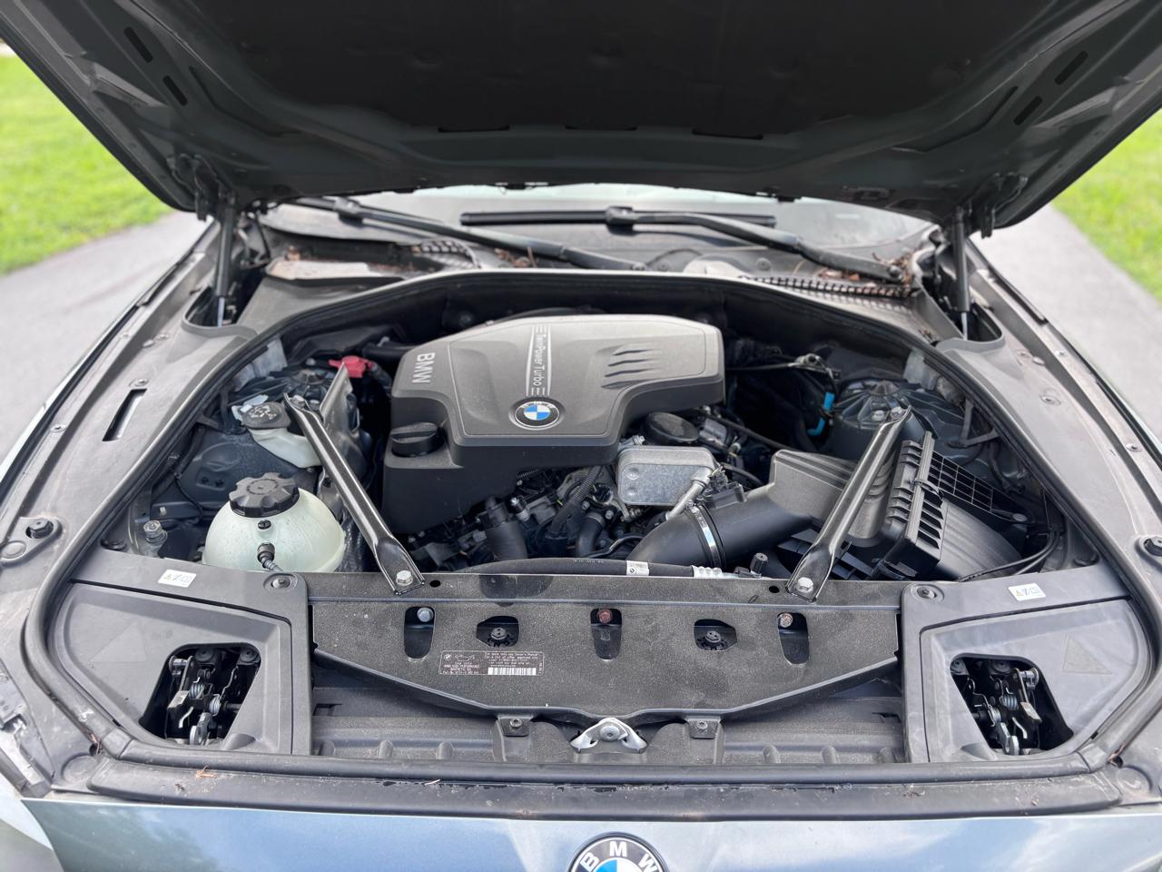BMW 528i Base 2012