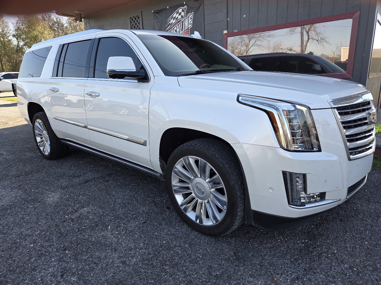 2019 Cadillac Escalade ESV Platinum's photo