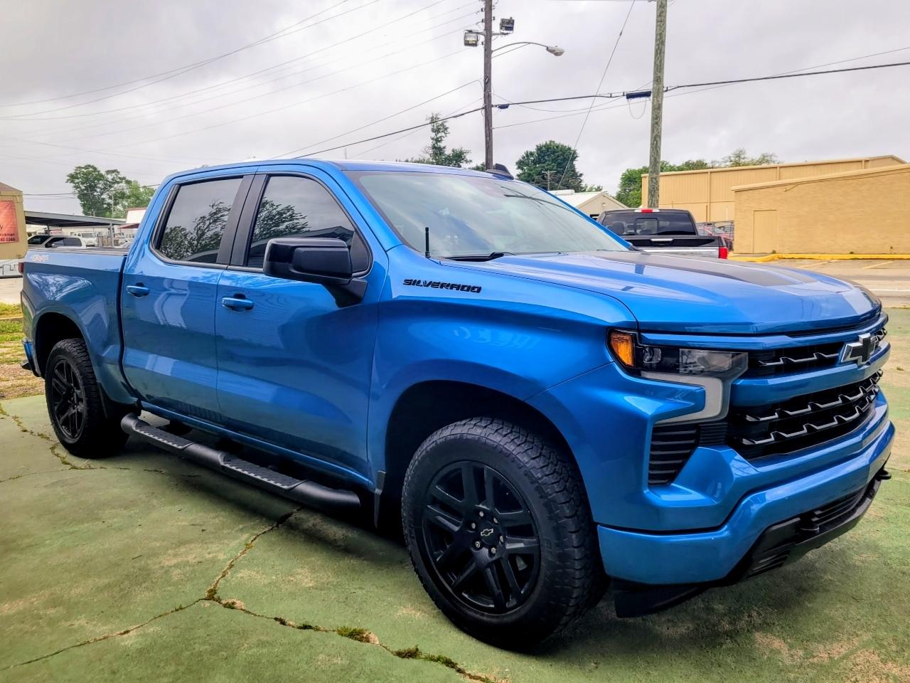 View vehicle photo 4