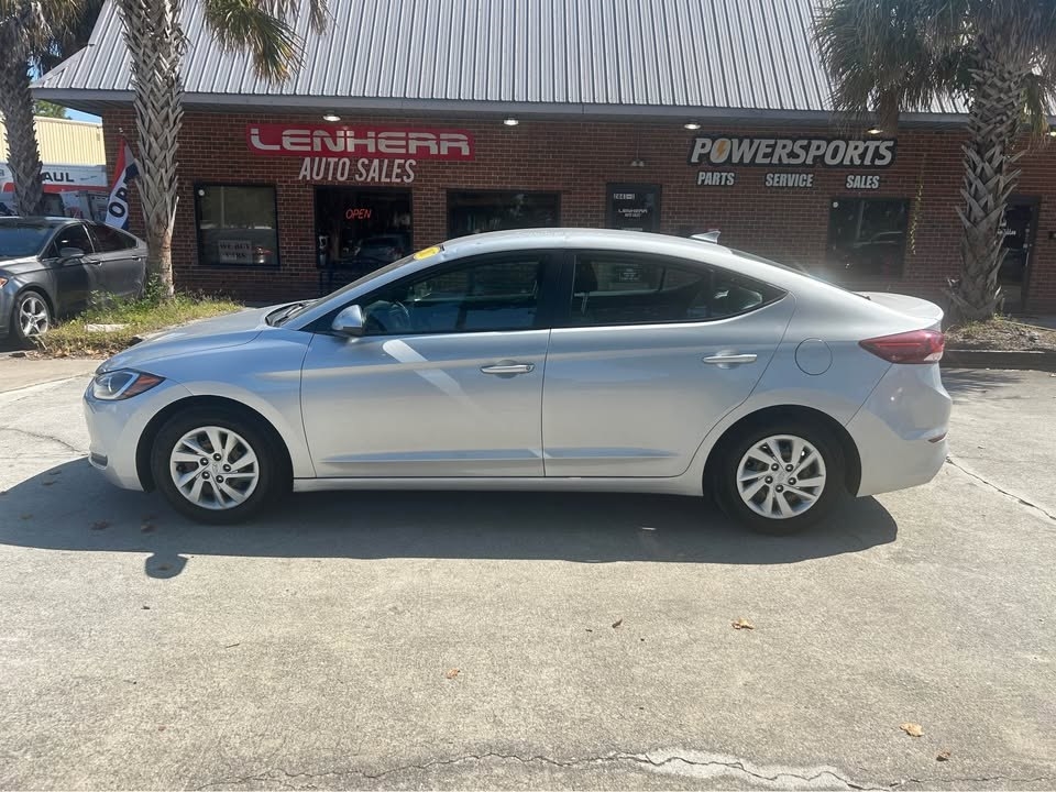 2017 Hyundai Elantra SE 6AT