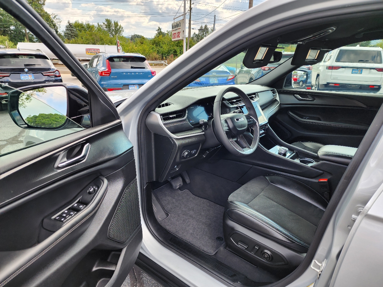 Jeep Grand Cherokee L  2024 Jeep Grand Cherokee L  2024