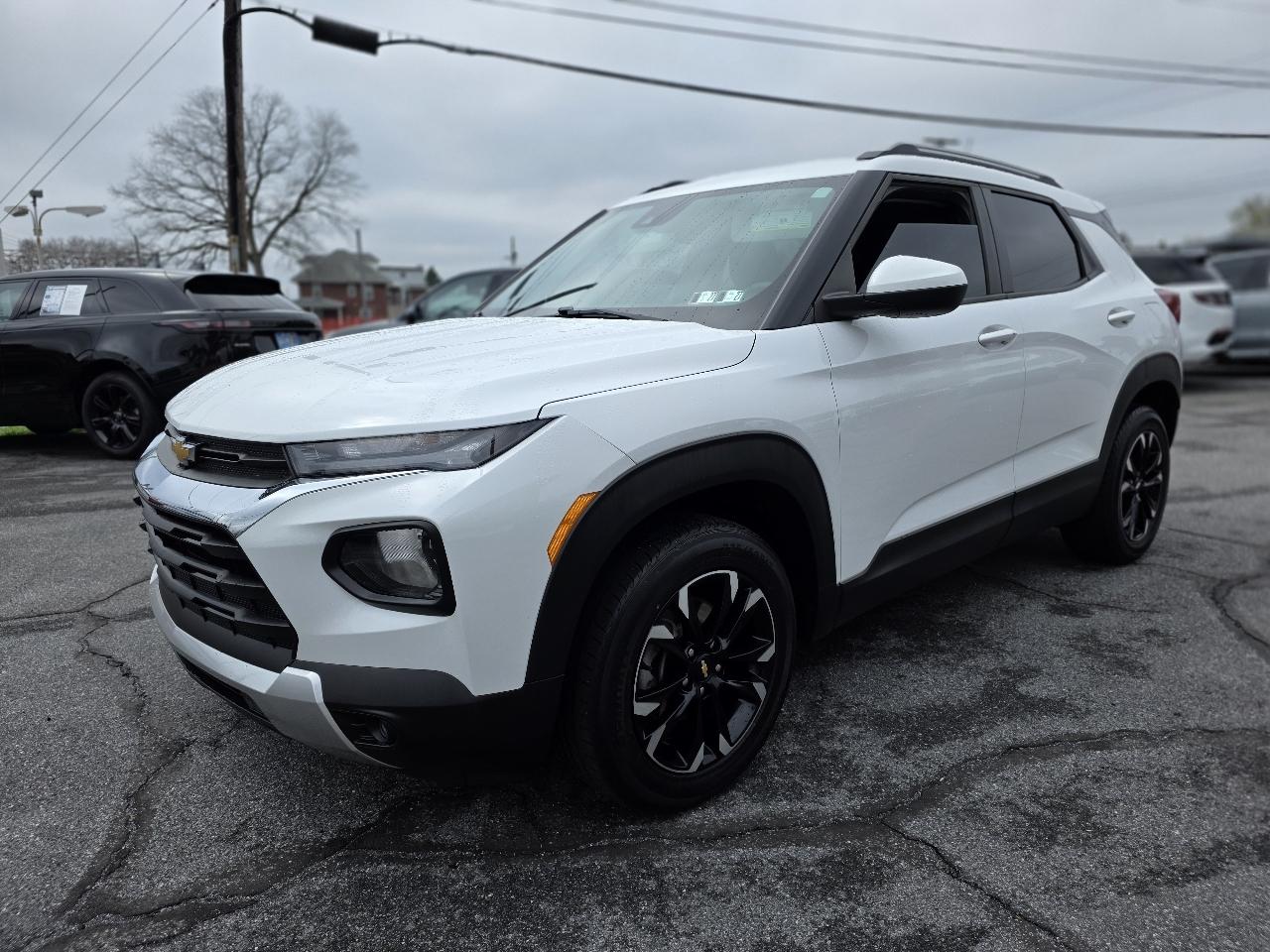 View vehicle photo 3