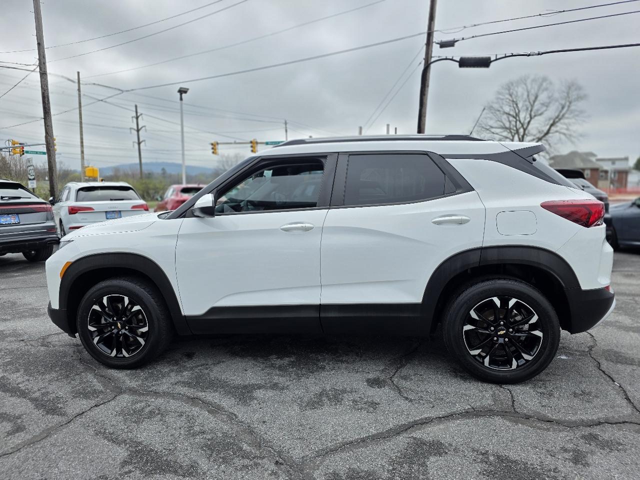 View vehicle photo 4