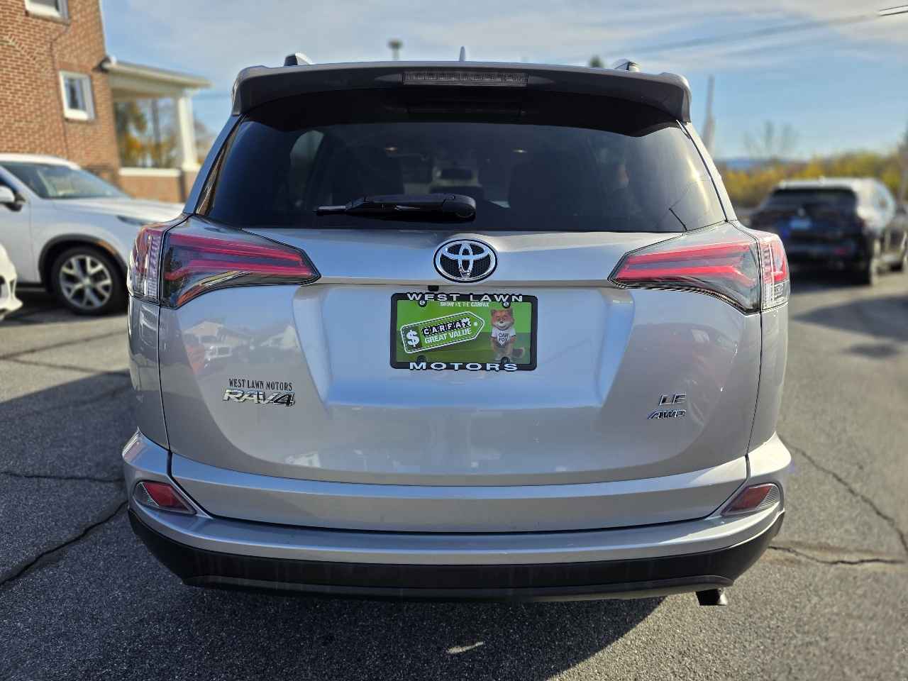 2016 Toyota RAV4 LE photo 4