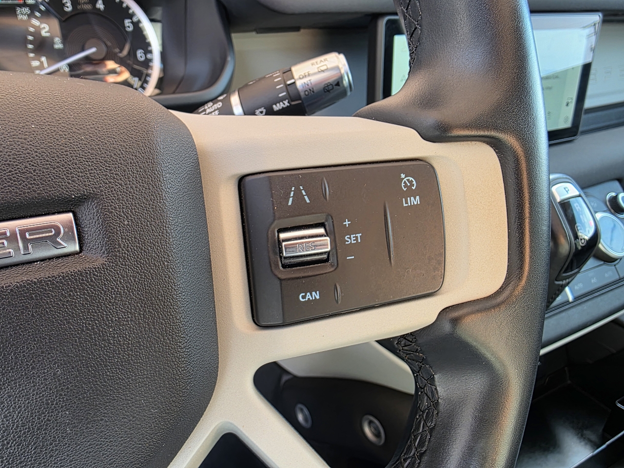 Land Rover Defender  2022