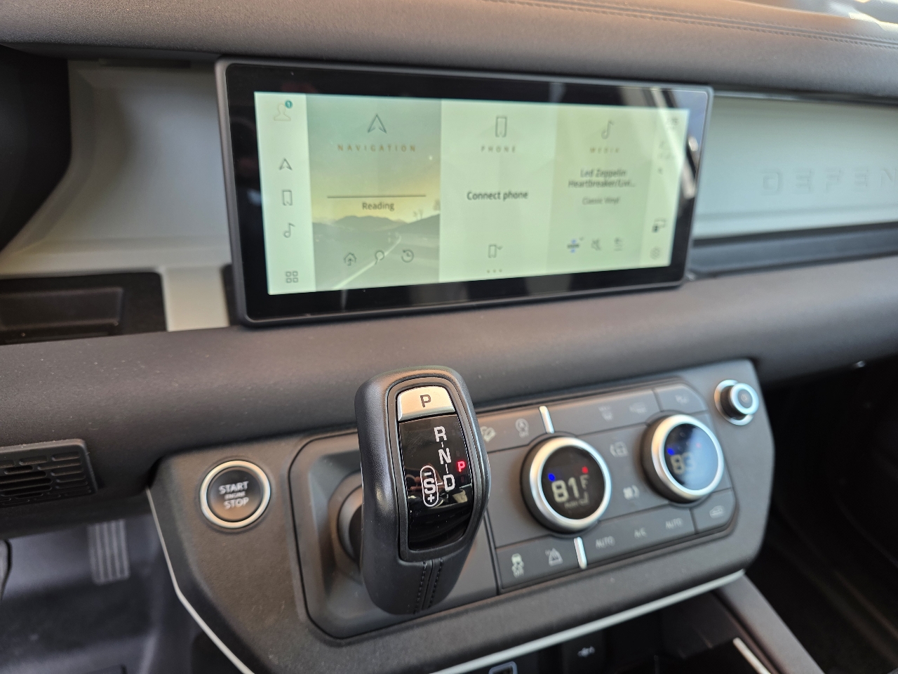 Land Rover Defender  2022