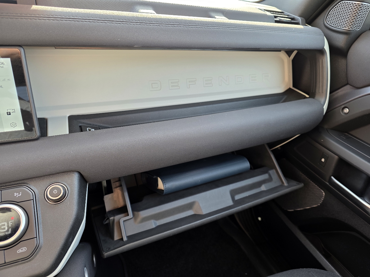 Land Rover Defender  2022