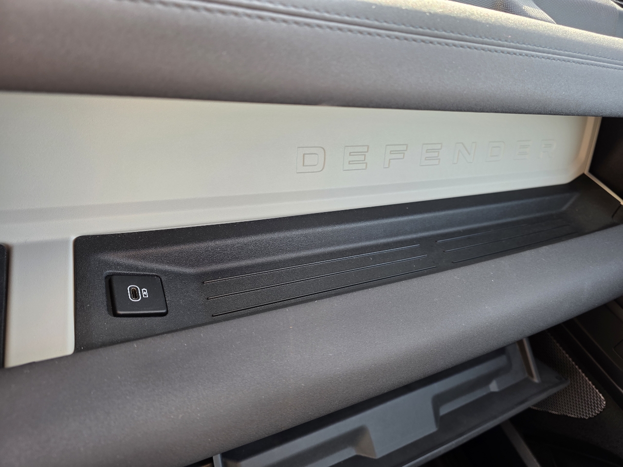 Land Rover Defender  2022