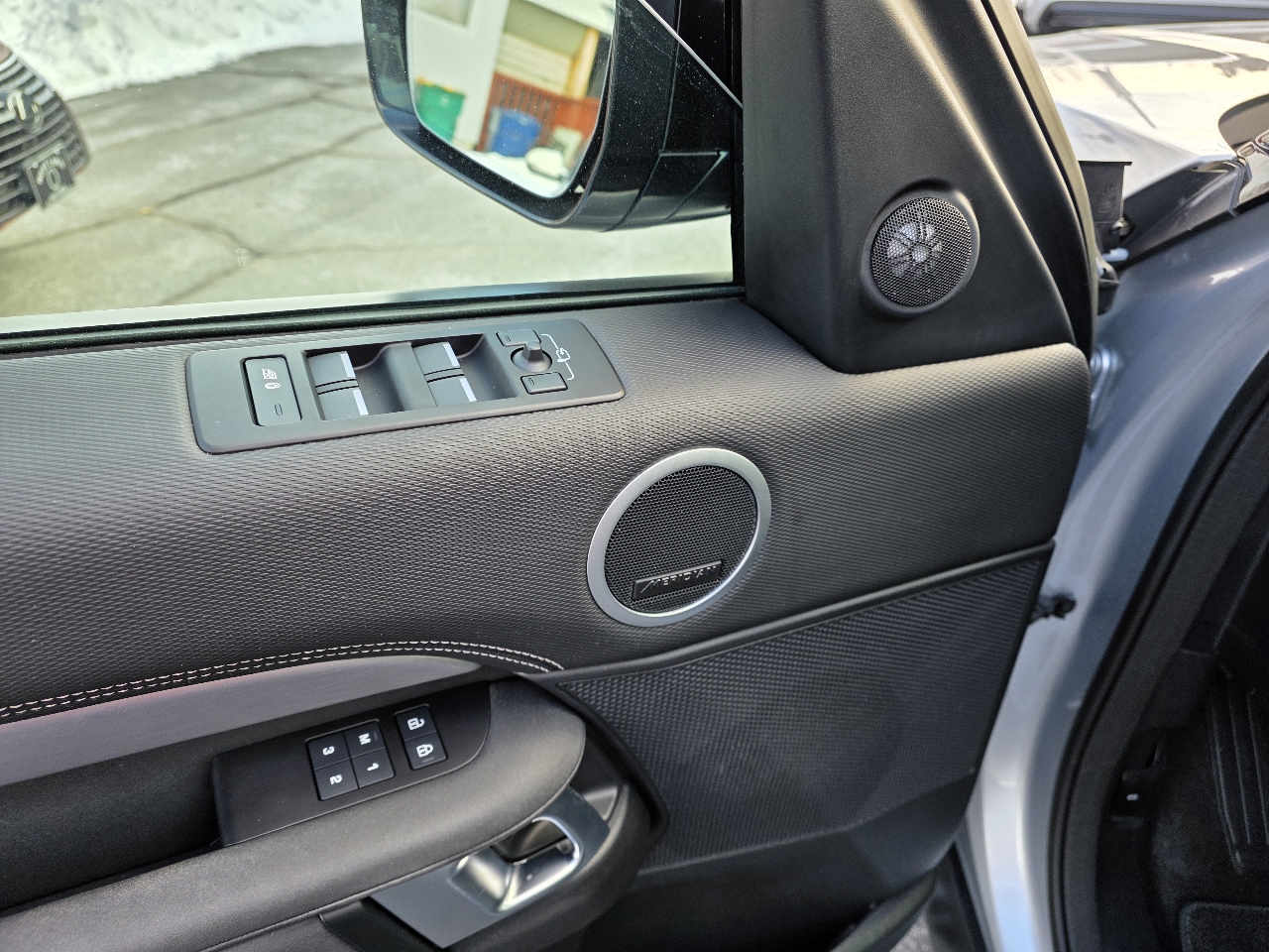 Land Rover Discovery  2024