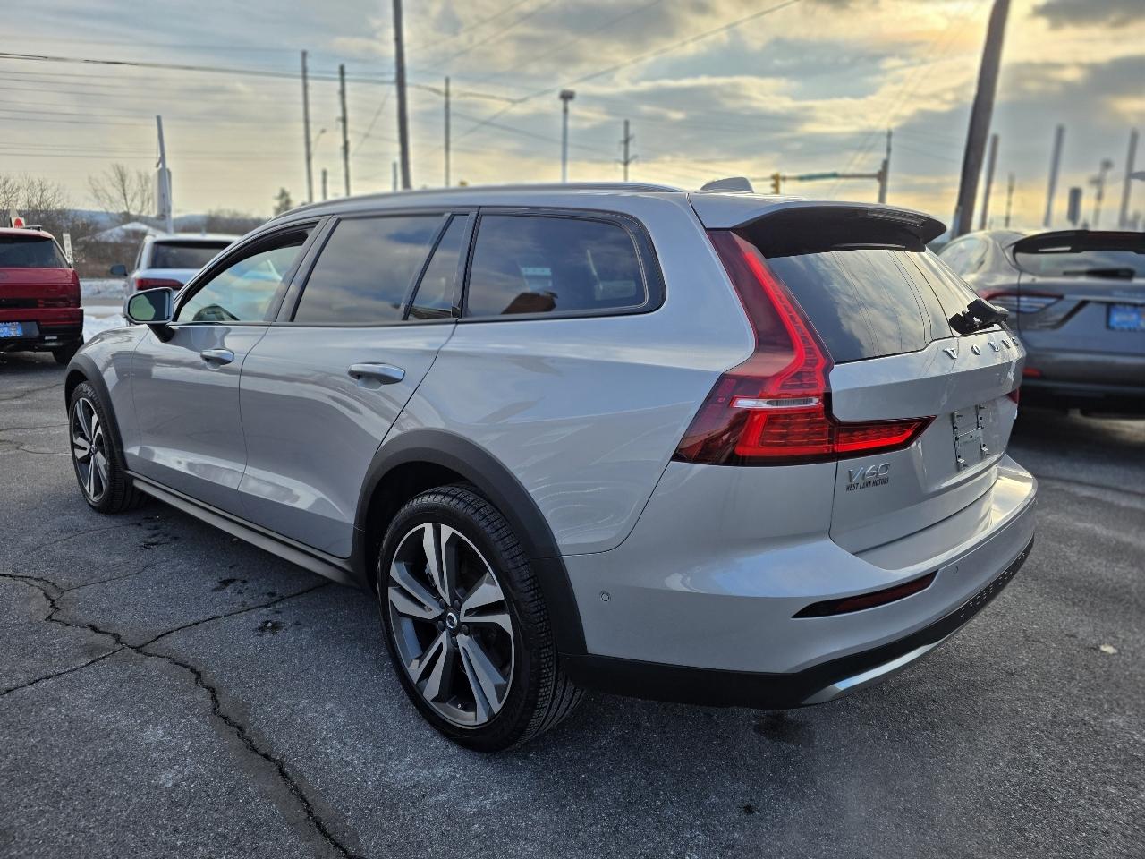 Volvo V60 Cross Country  2023