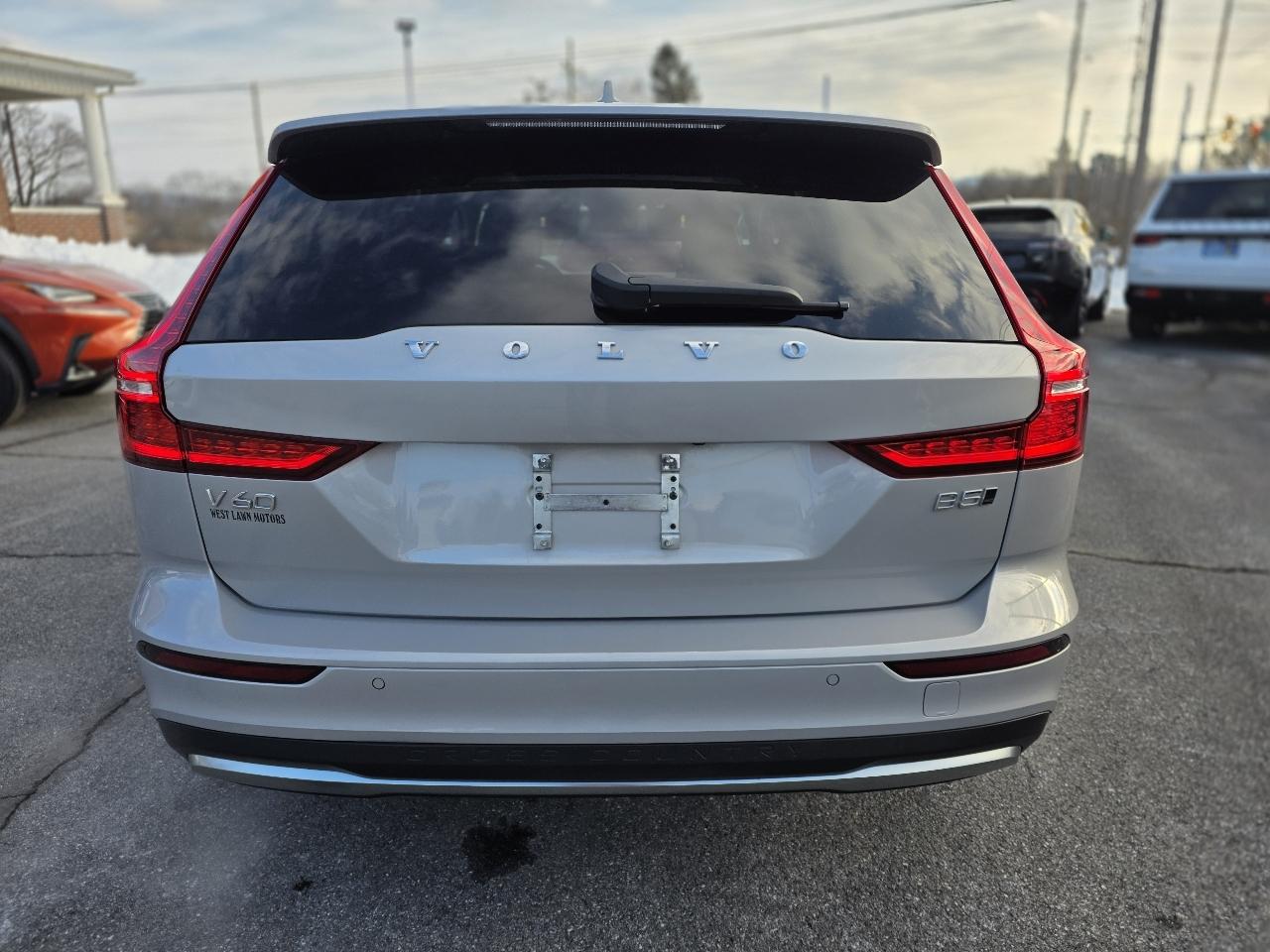 Volvo V60 Cross Country  2023