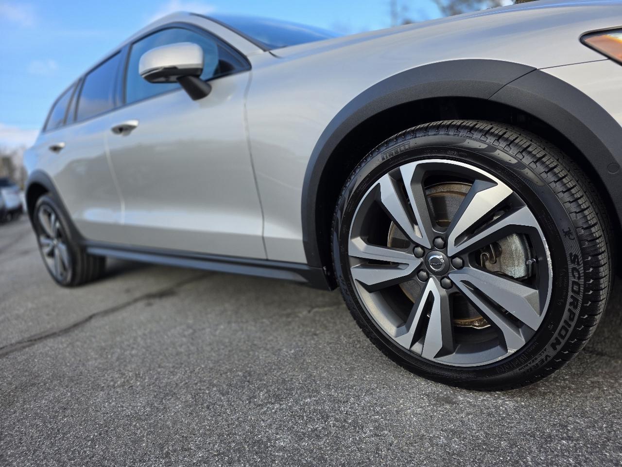 Volvo V60 Cross Country  2023