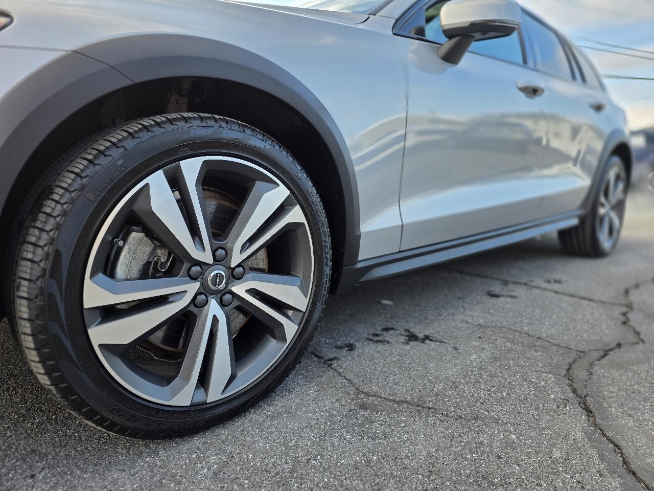 Volvo V60 Cross Country  2023