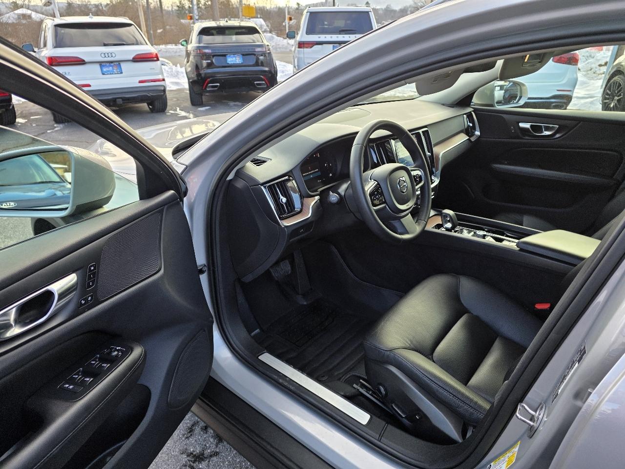 Volvo V60 Cross Country  2023