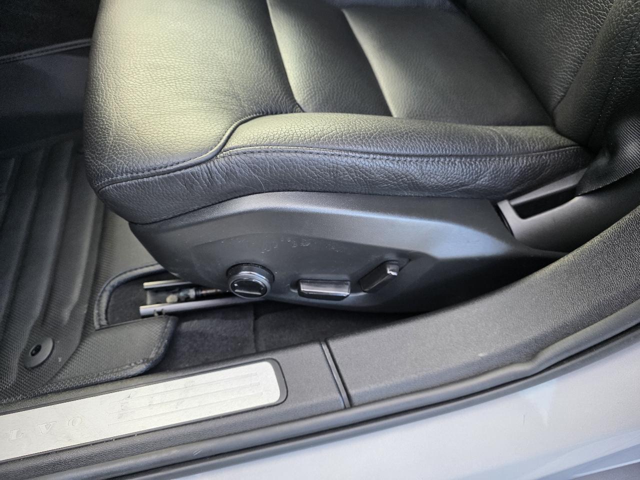 Volvo V60 Cross Country  2023