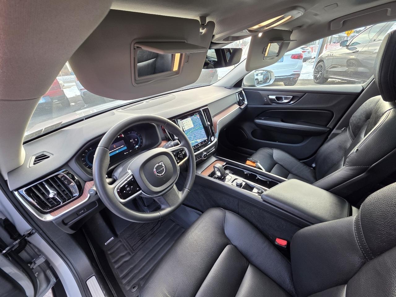 Volvo V60 Cross Country  2023