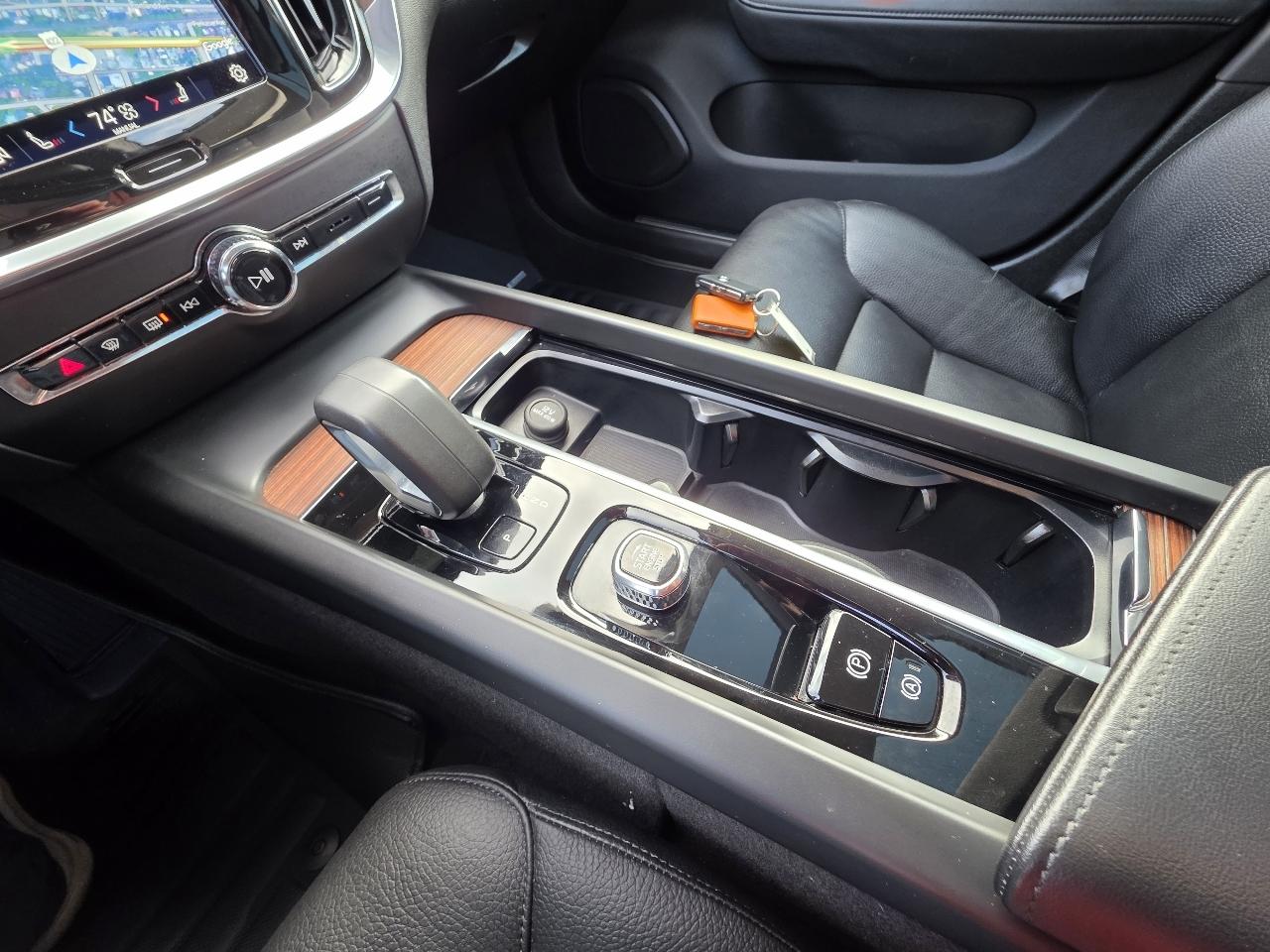 Volvo V60 Cross Country  2023