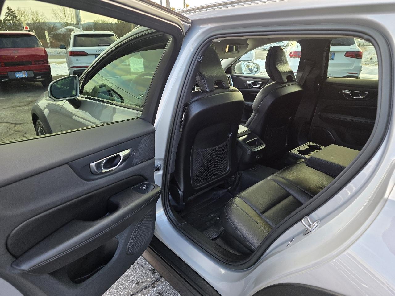 Volvo V60 Cross Country  2023