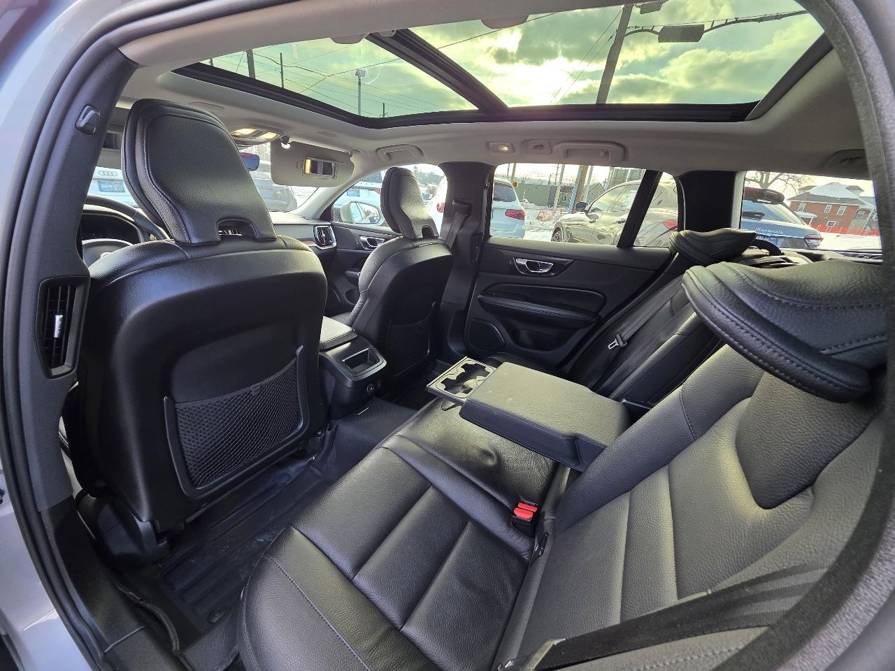 Volvo V60 Cross Country  2023