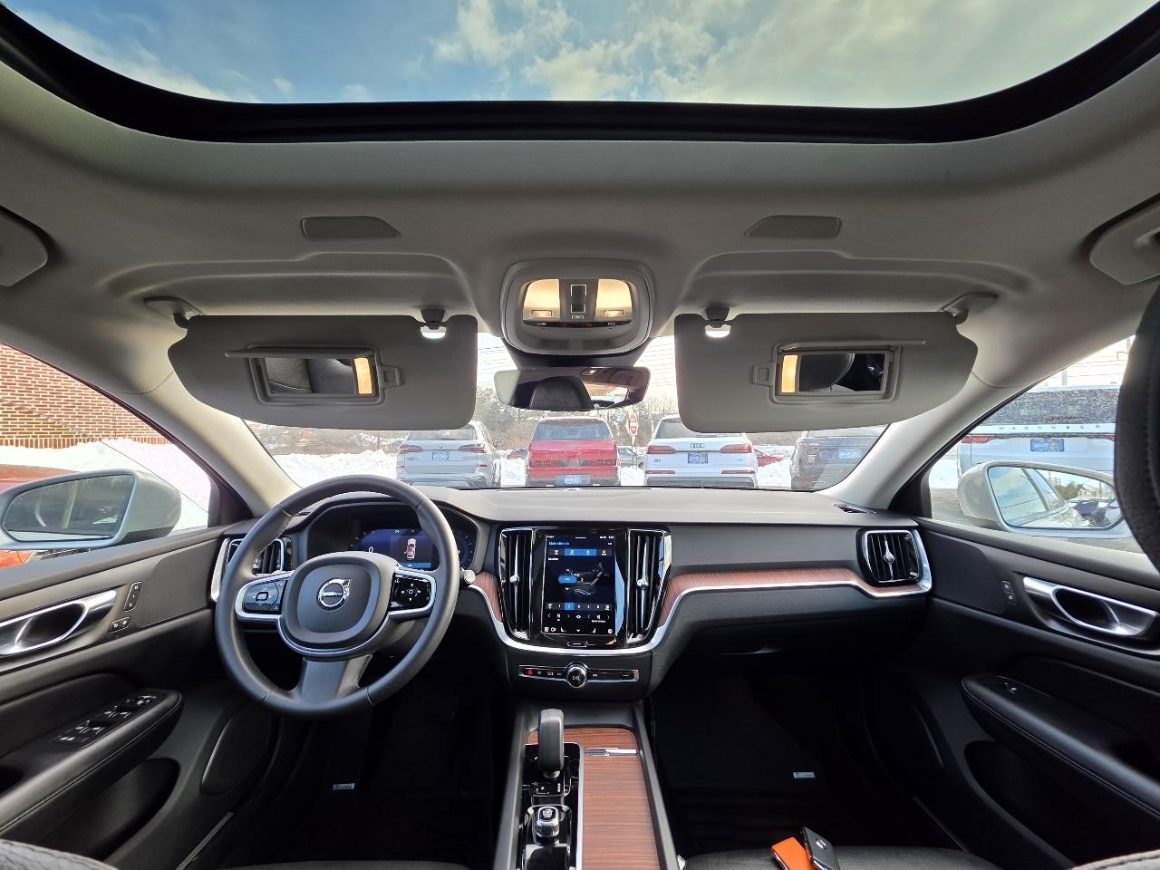 Volvo V60 Cross Country  2023