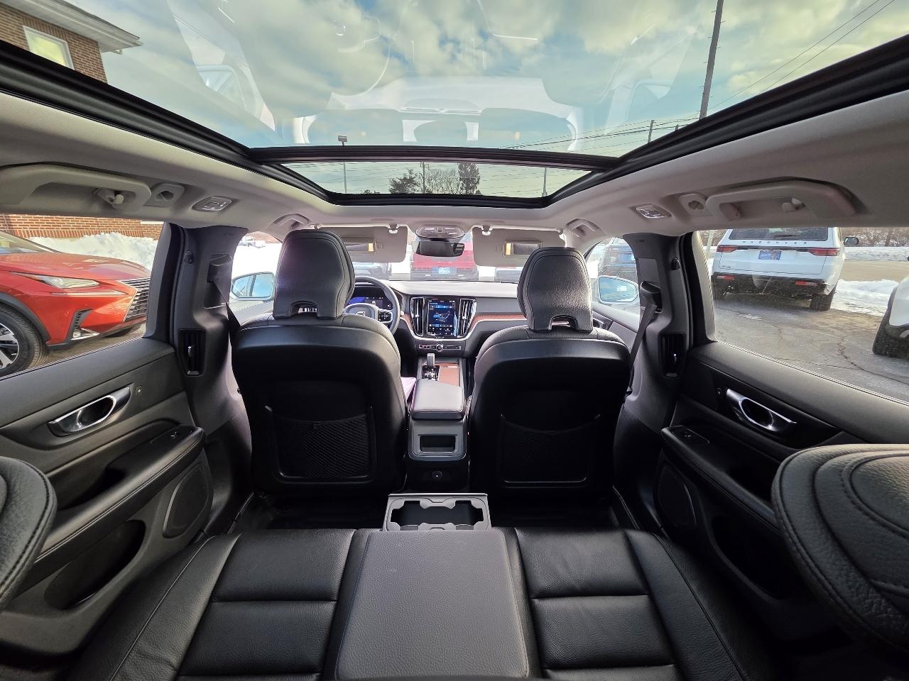 Volvo V60 Cross Country  2023