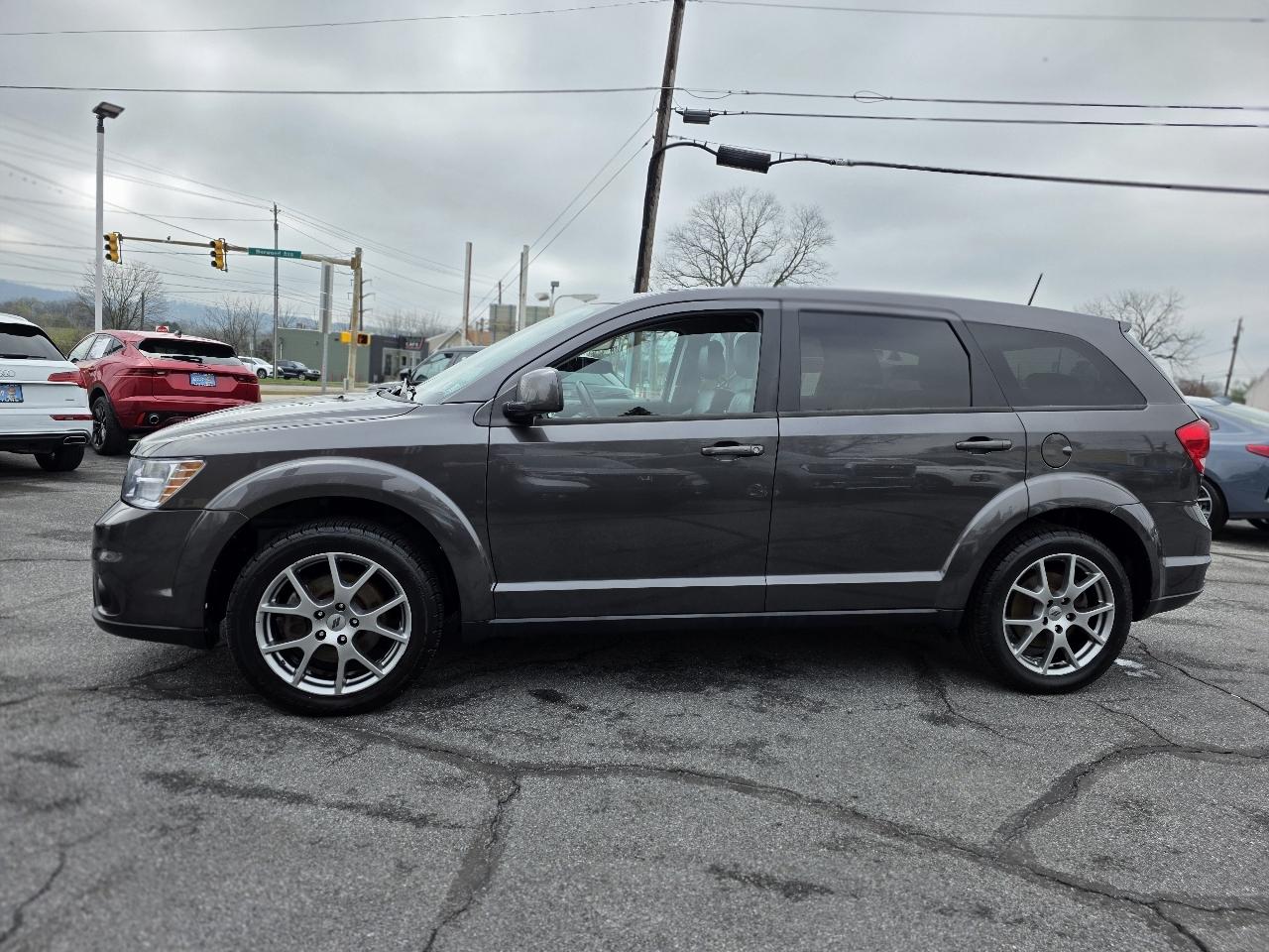 View vehicle photo 4