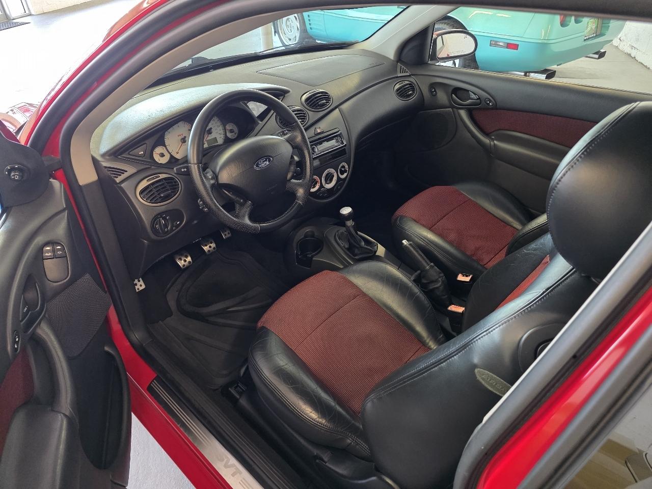 Ford Focus  2003