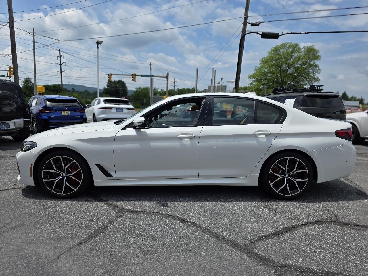 BMW 5-Series  2023