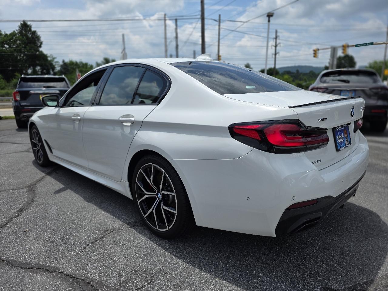 BMW 5-Series  2023