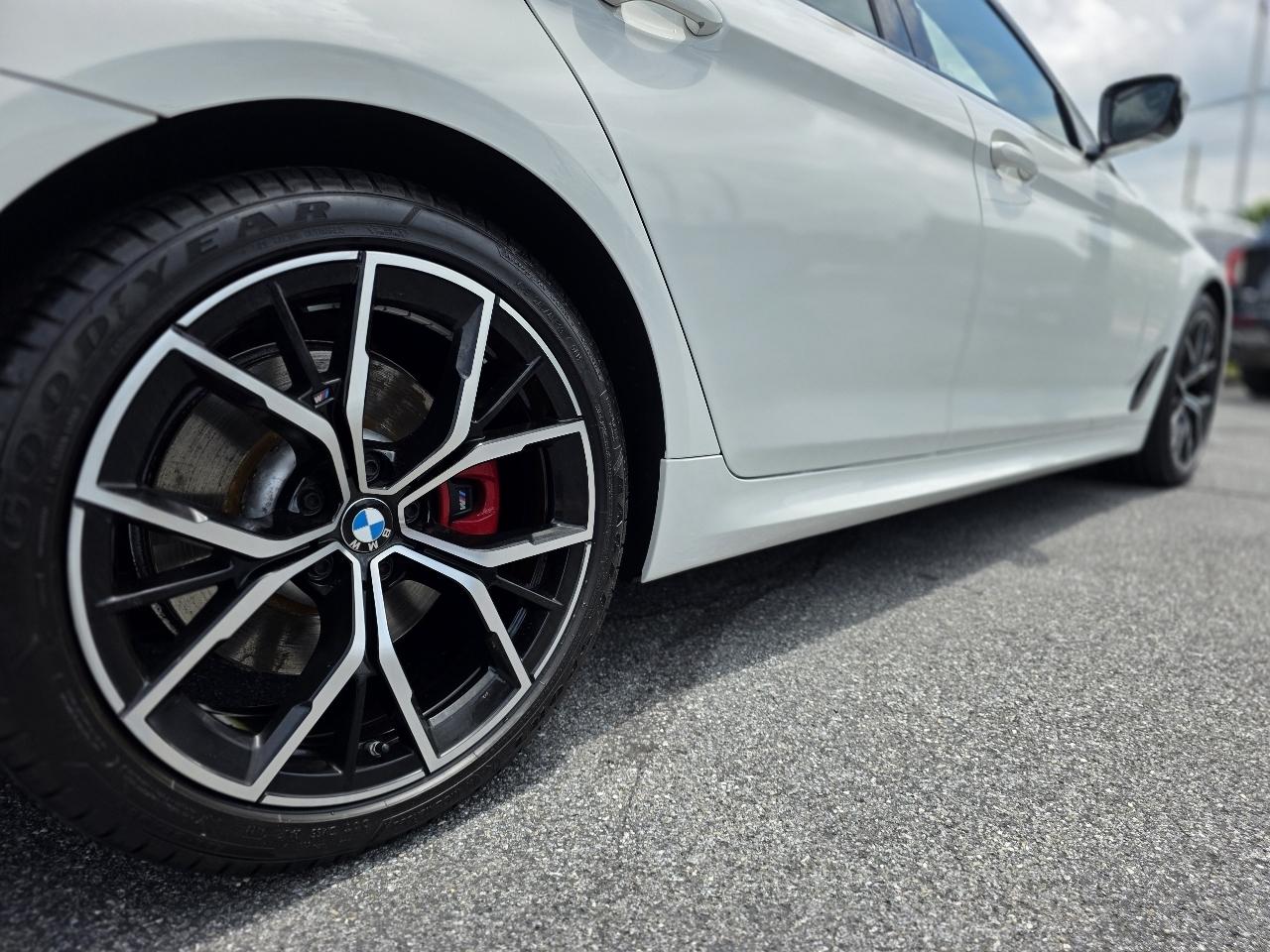 BMW 5-Series  2023
