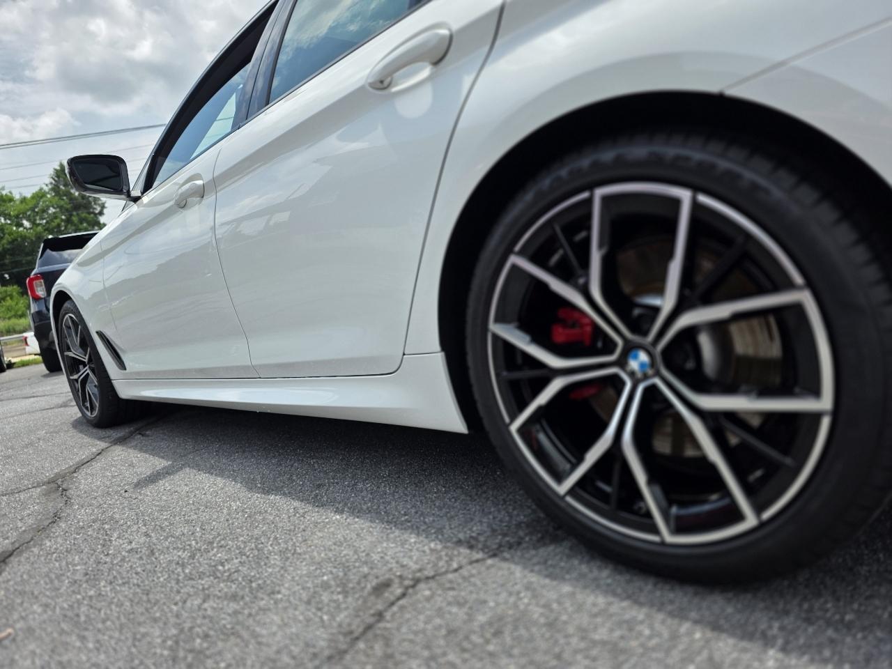 BMW 5-Series  2023