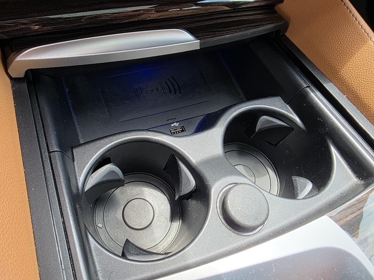 BMW 5-Series  2023