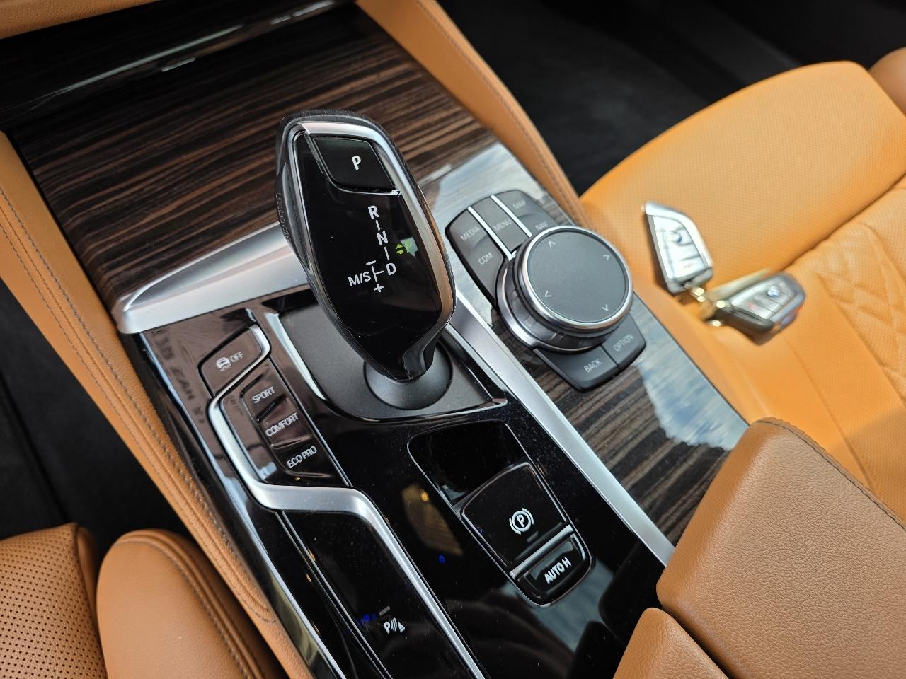 BMW 5-Series  2023