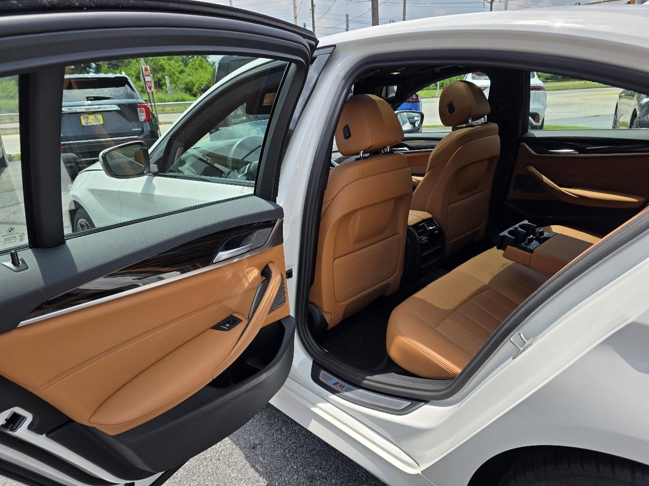 BMW 5-Series  2023