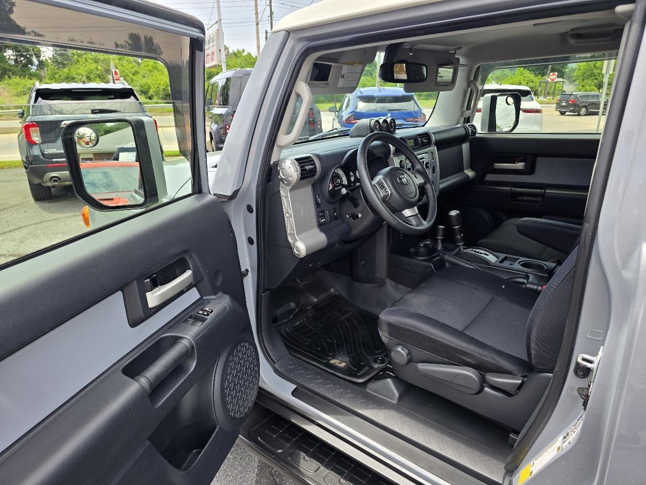 Toyota FJ Cruiser  2014