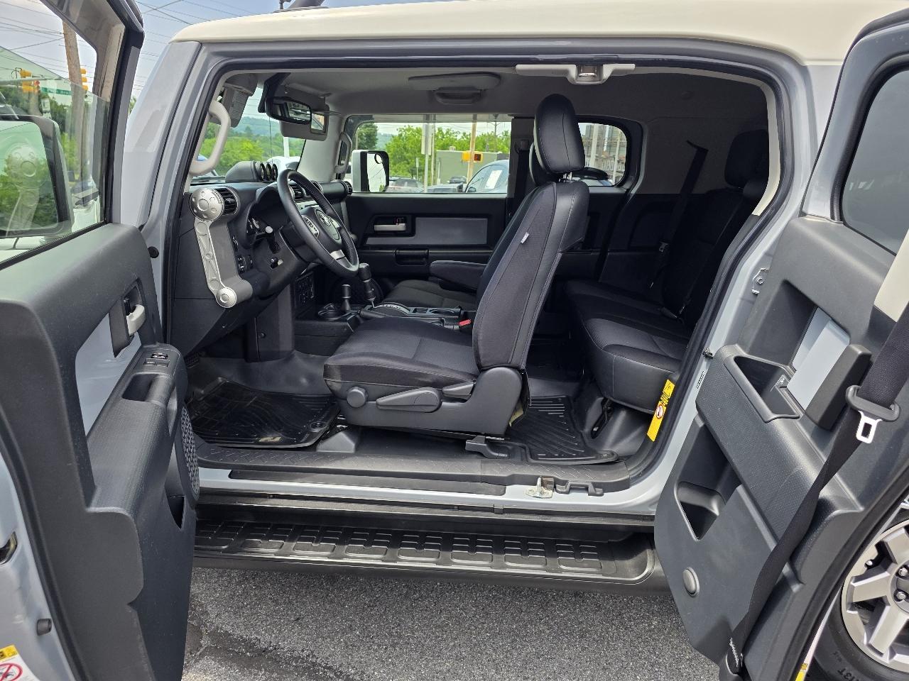 Toyota FJ Cruiser  2014