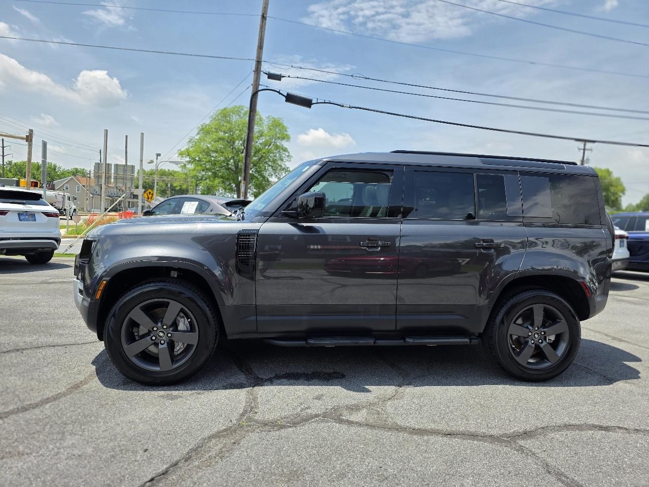 Land Rover Defender  2025