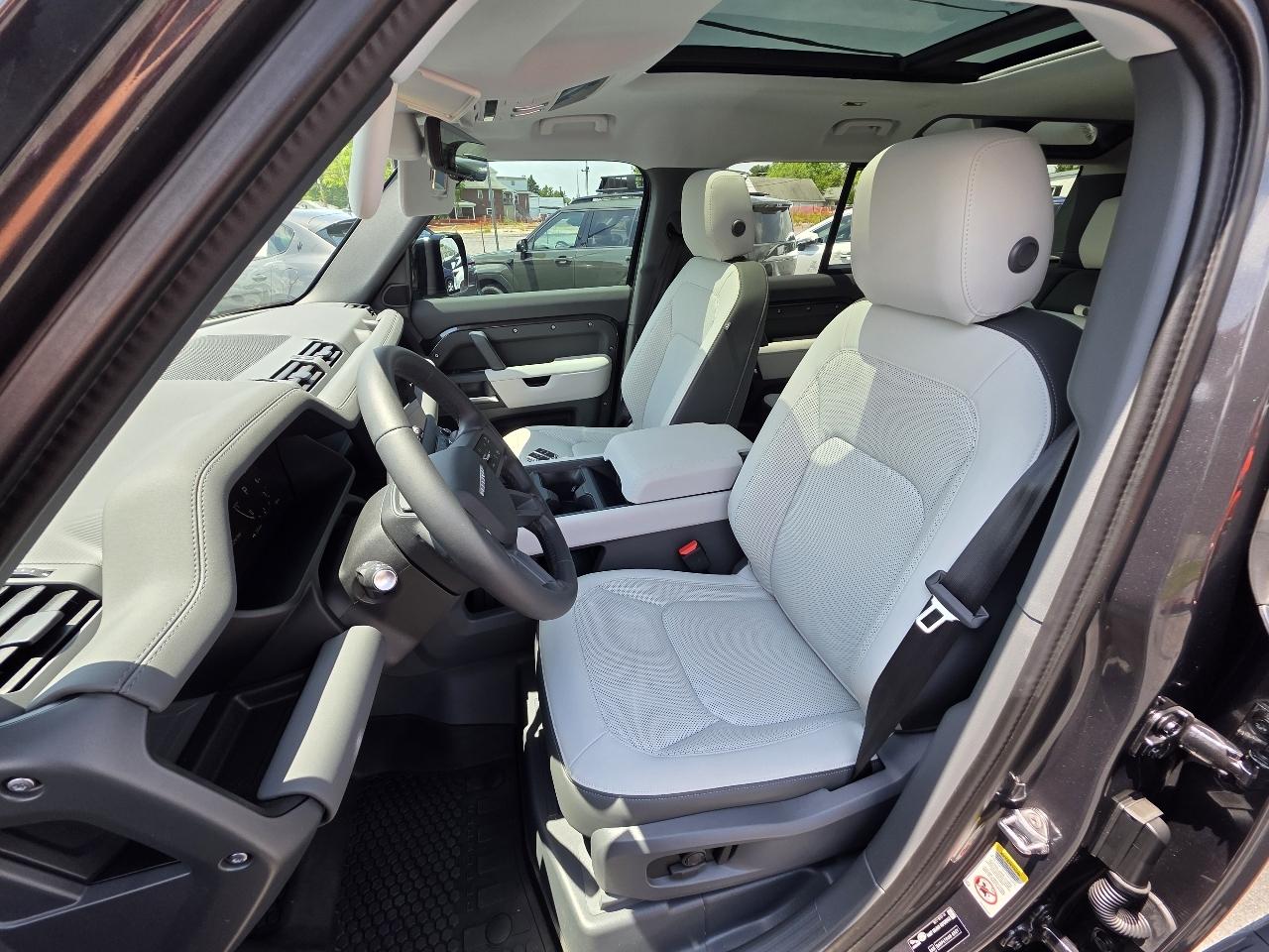 Land Rover Defender  2025
