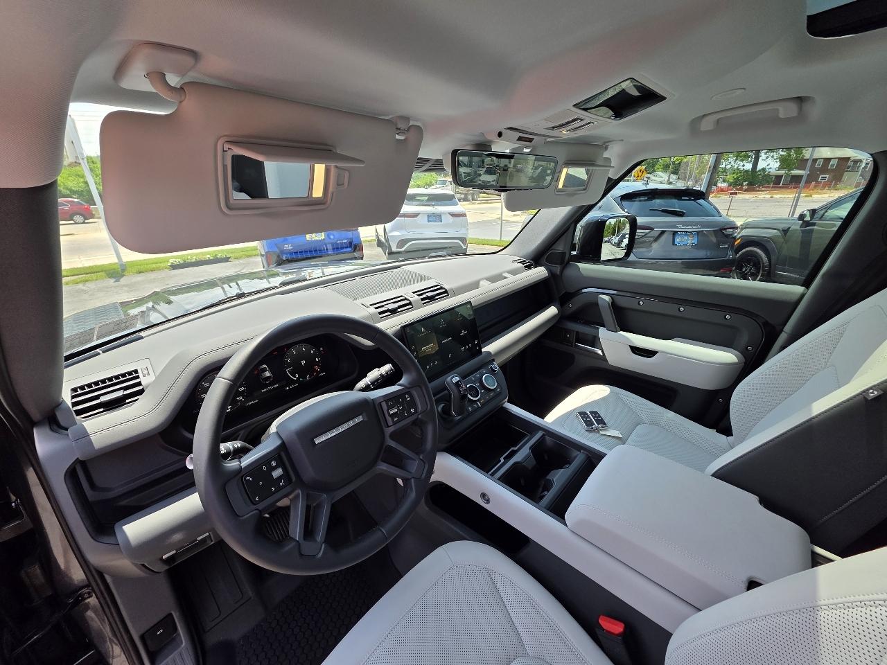 Land Rover Defender  2025