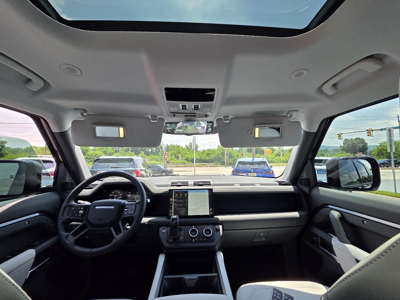 Land Rover Defender  2025