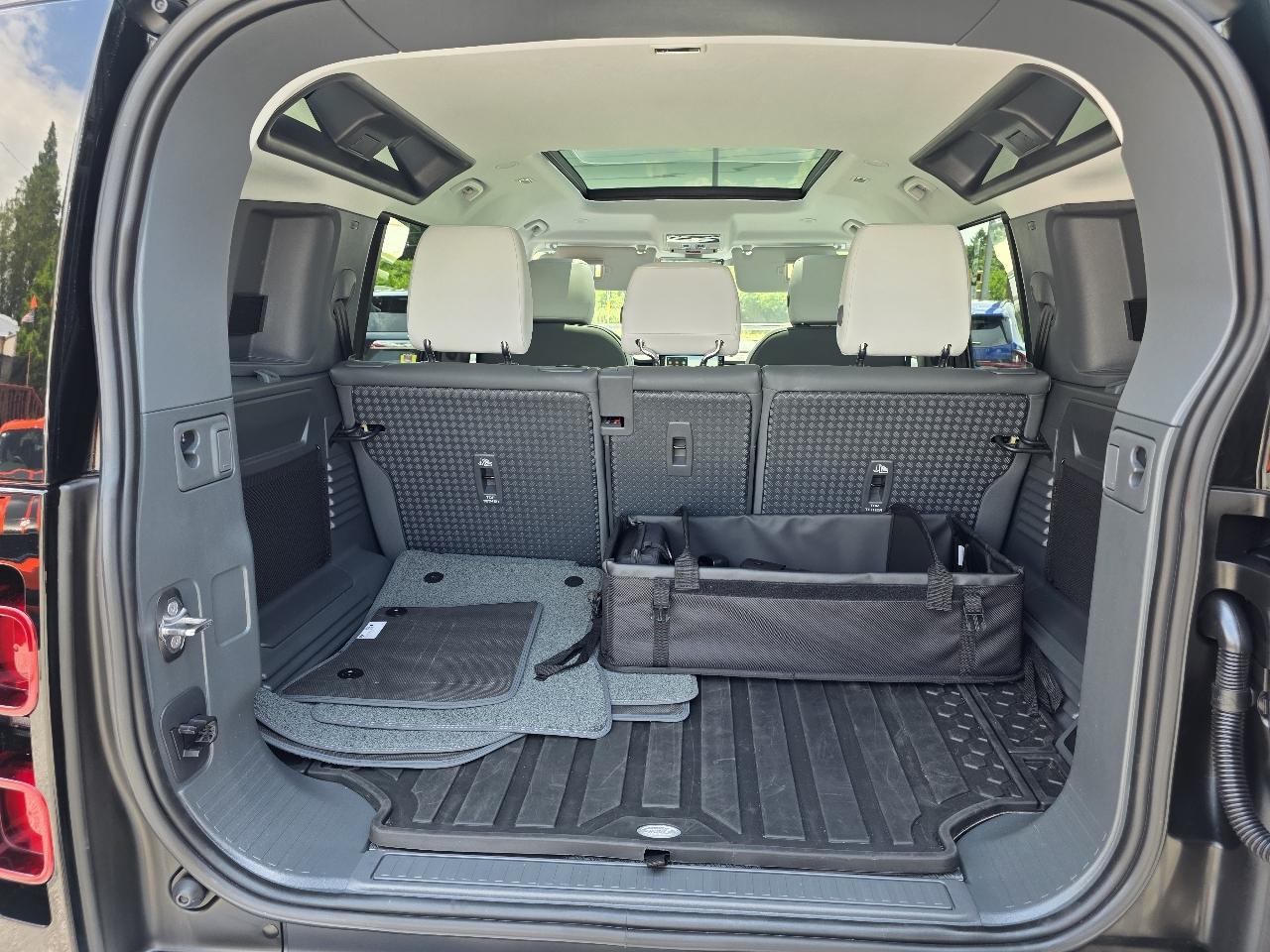 Land Rover Defender  2025