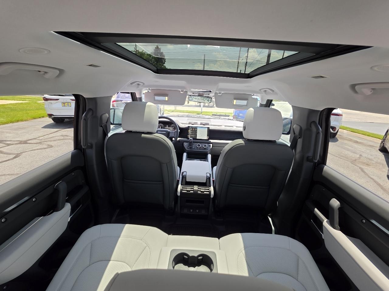 Land Rover Defender  2025