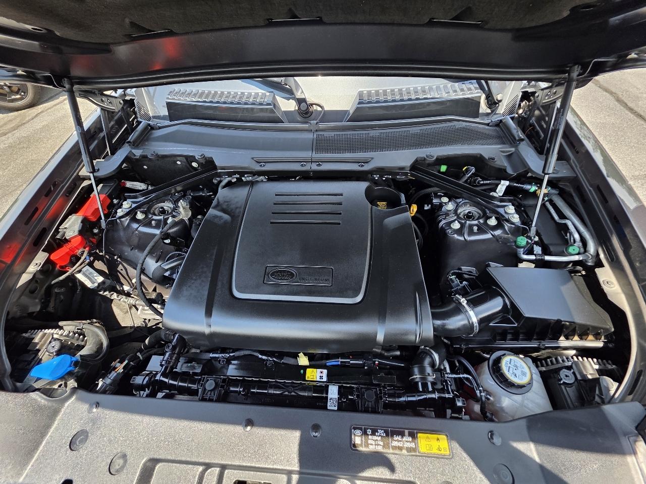 Land Rover Defender  2025