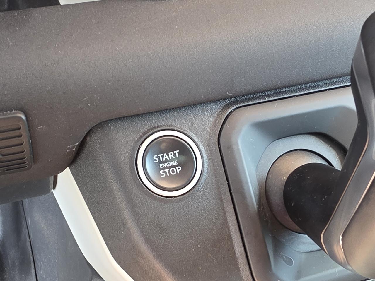 Land Rover Defender  2020