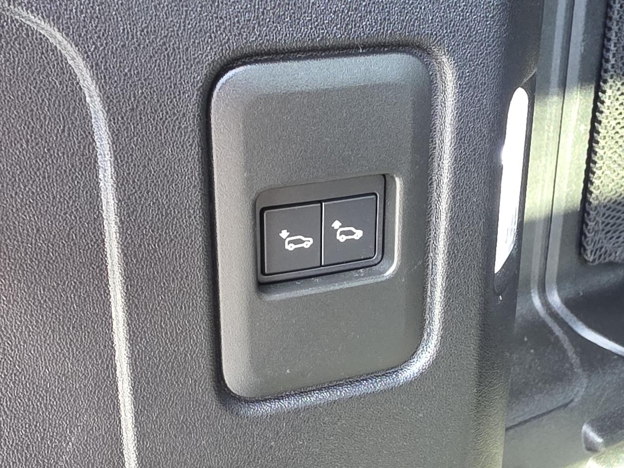 Land Rover Defender  2020