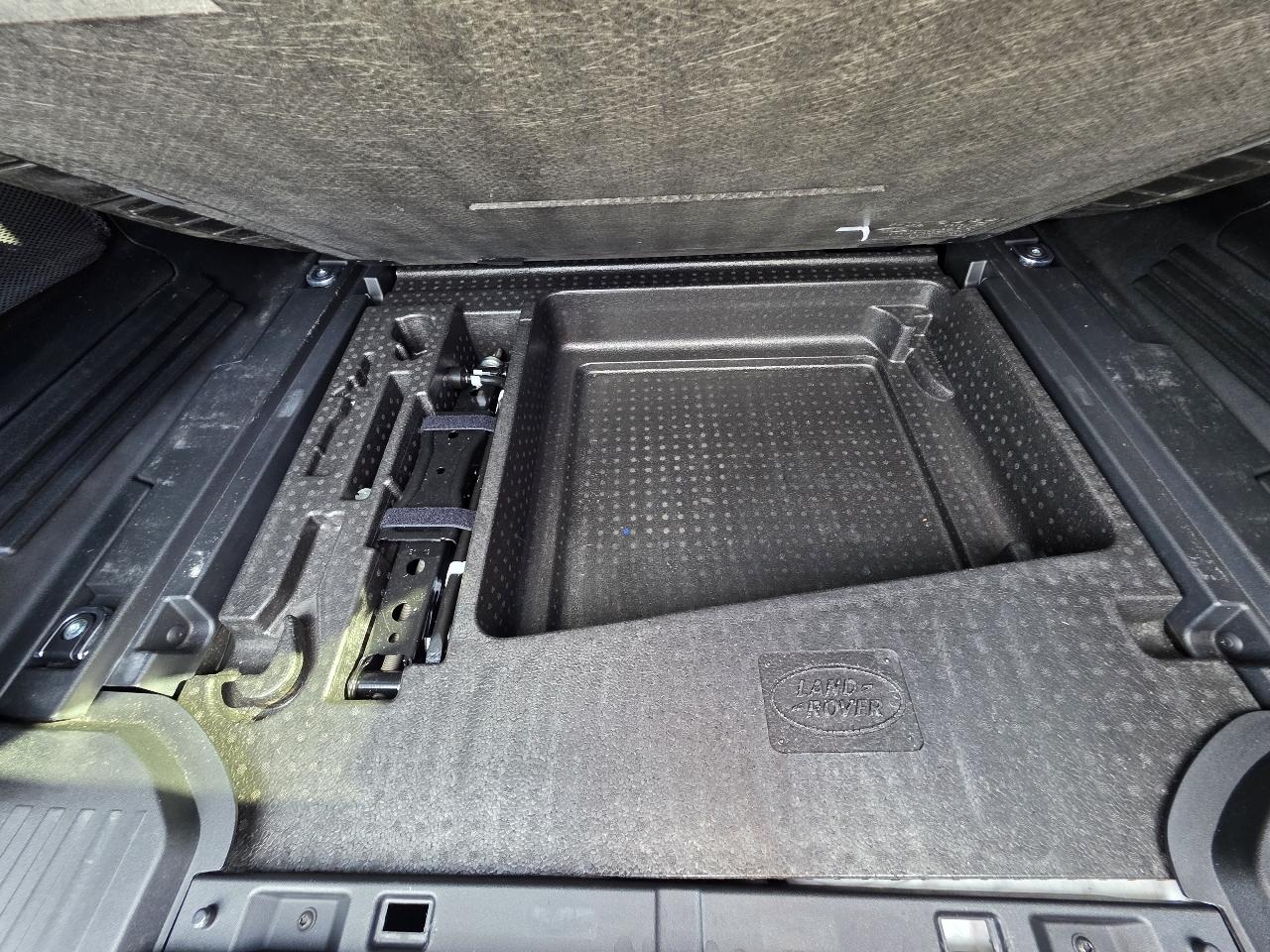 Land Rover Defender  2020