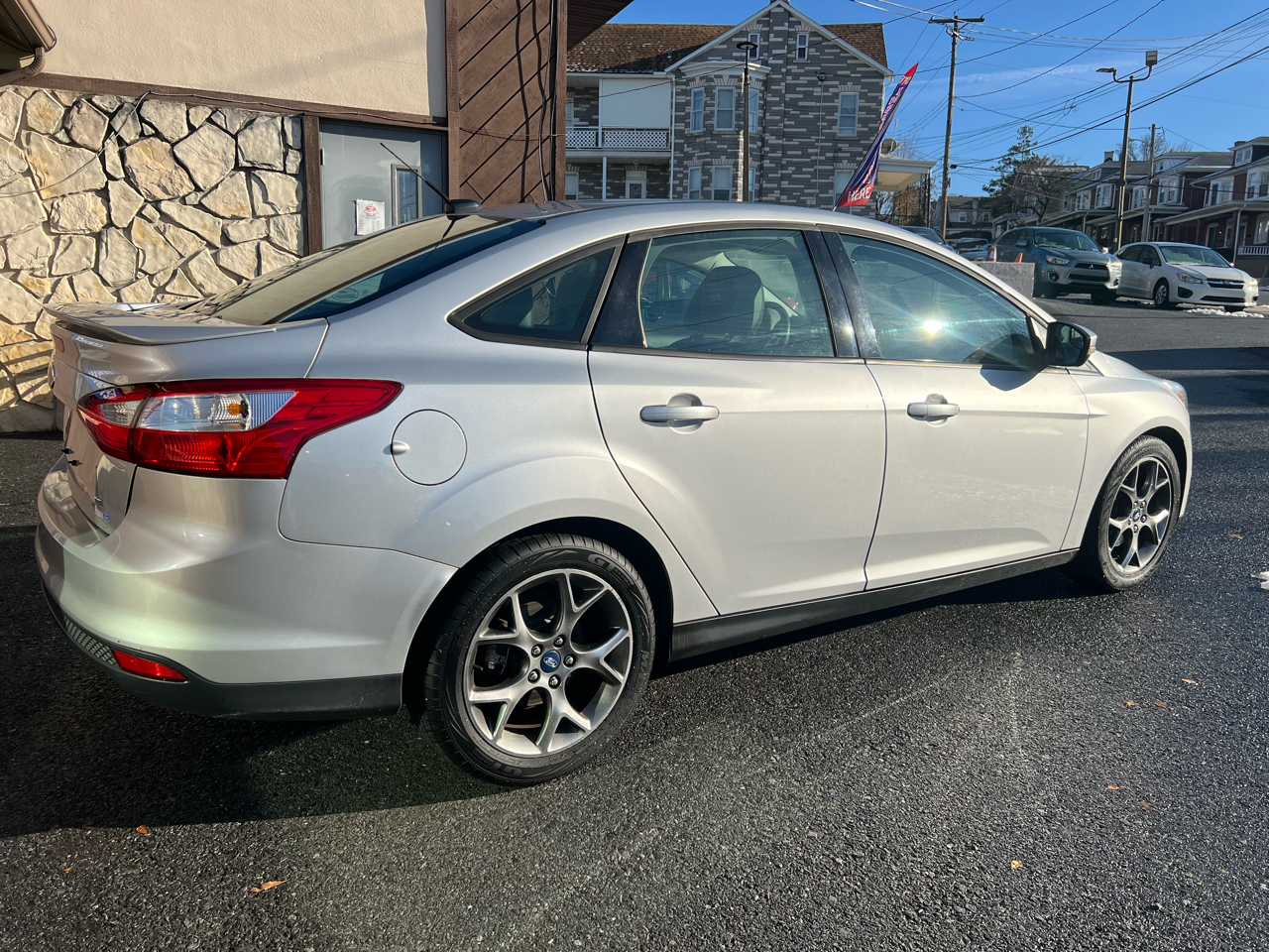 Ford Focus SE Sedan 2013